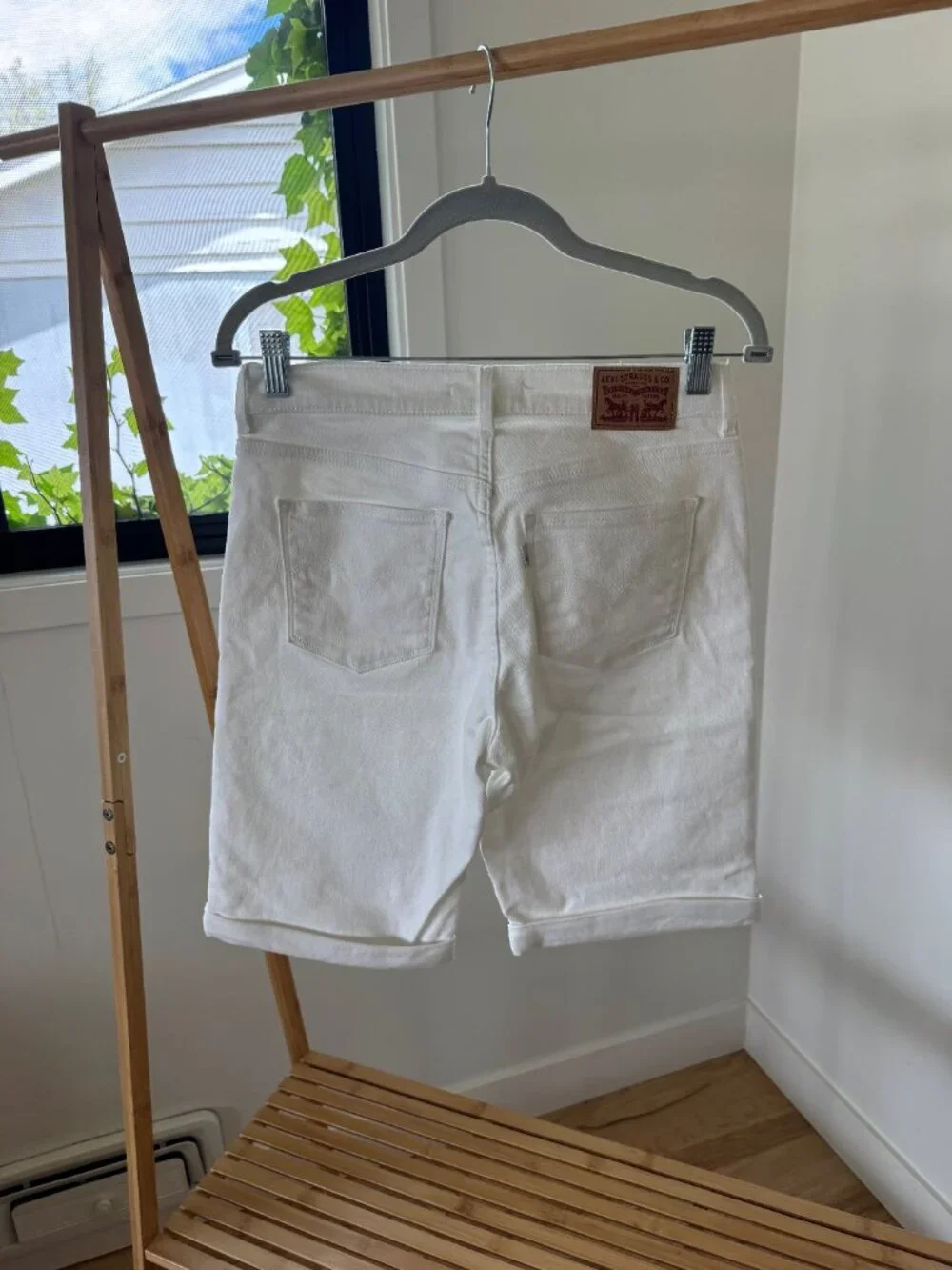 Levi's Classic Bermuda Women's Shorts White 26 - Picture 6 of 9